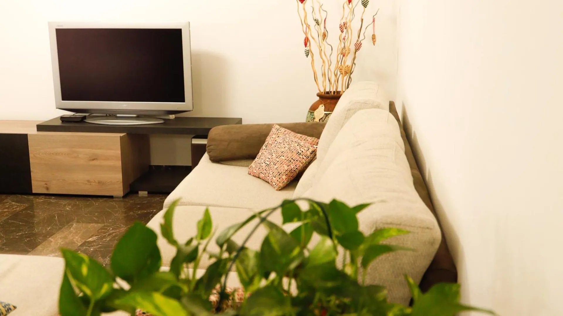 Chez Regina, Feel At Home! 메스트레 0*,