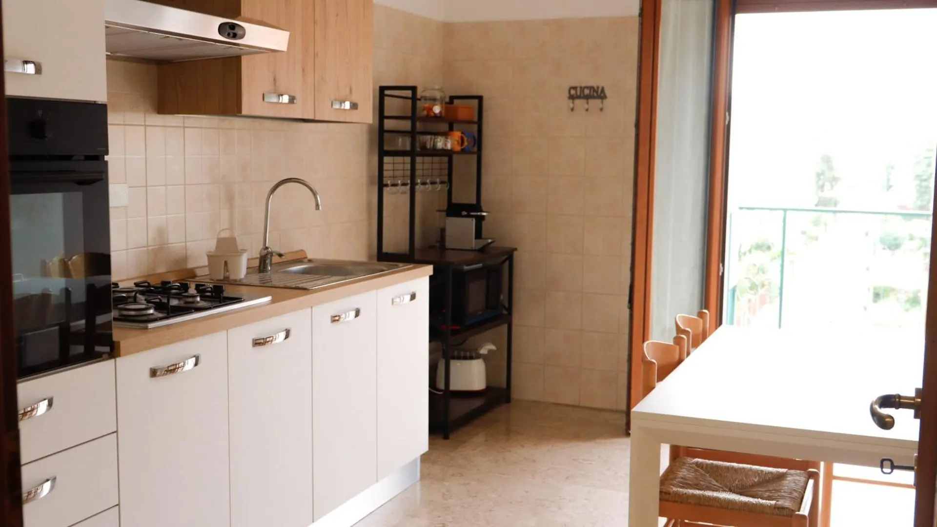 Chez Regina, Feel At Home! 메스트레